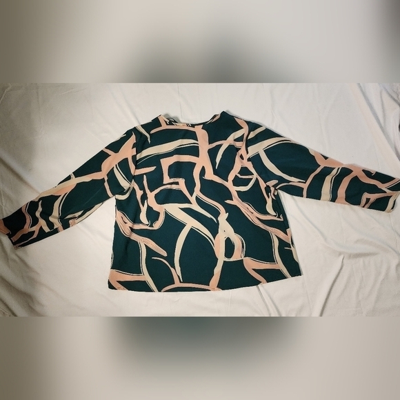 Womens Green and Pink Allover Print Lightweight 2X V Neck Blouse - Picture 2 of 7